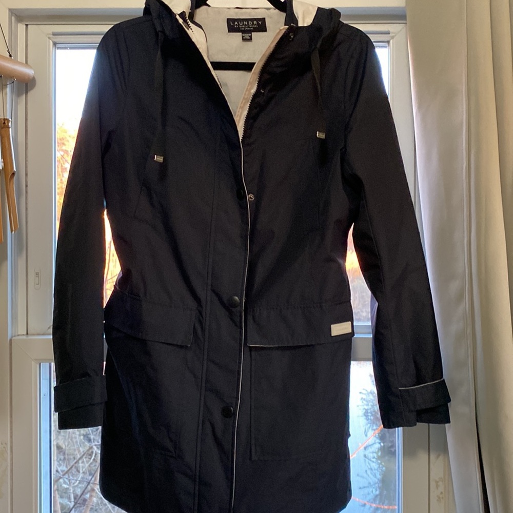 Raincoat XS Laundry by Shelli Segal,hood lots of pockets,great for wind & rain!